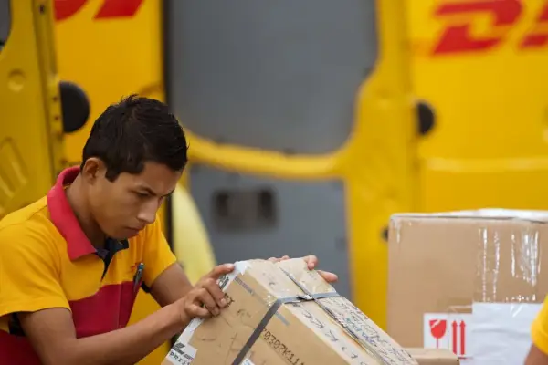 dhl uae logistics